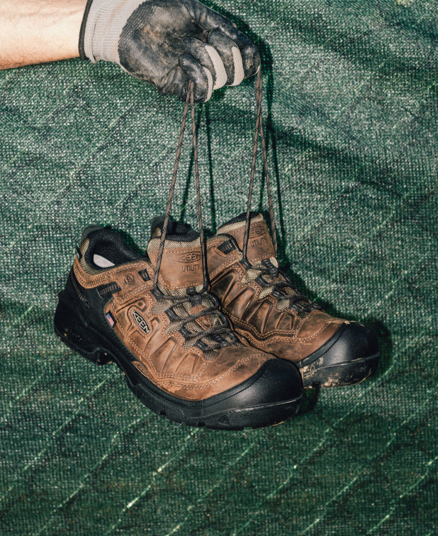 Men's Targhee IV Waterproof Work Shoe (Carbon Toe) | Dark Earth/Black - Image 7