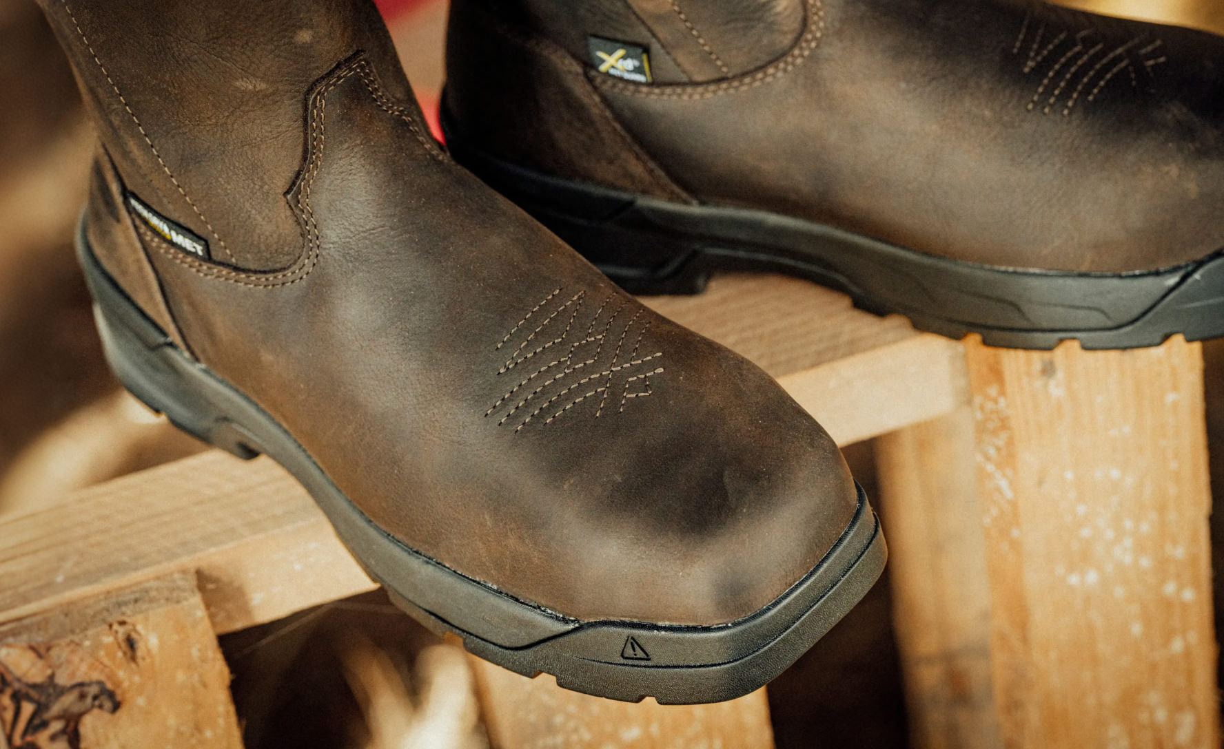 Men's CSA Flatland Pull-On Waterproof Work Boot INT MET (Carbon Toe) | Dark Brown/Black - Image 7