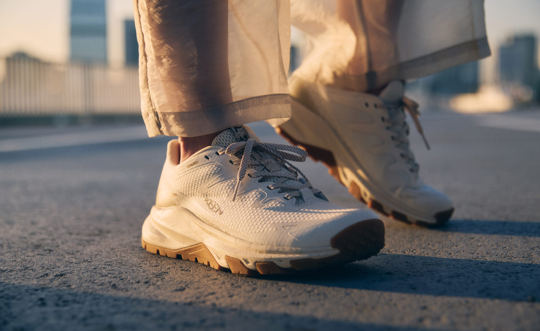 Women's Targhee Apex Waterproof Hiking Shoe | Safari/Birch - Image 7