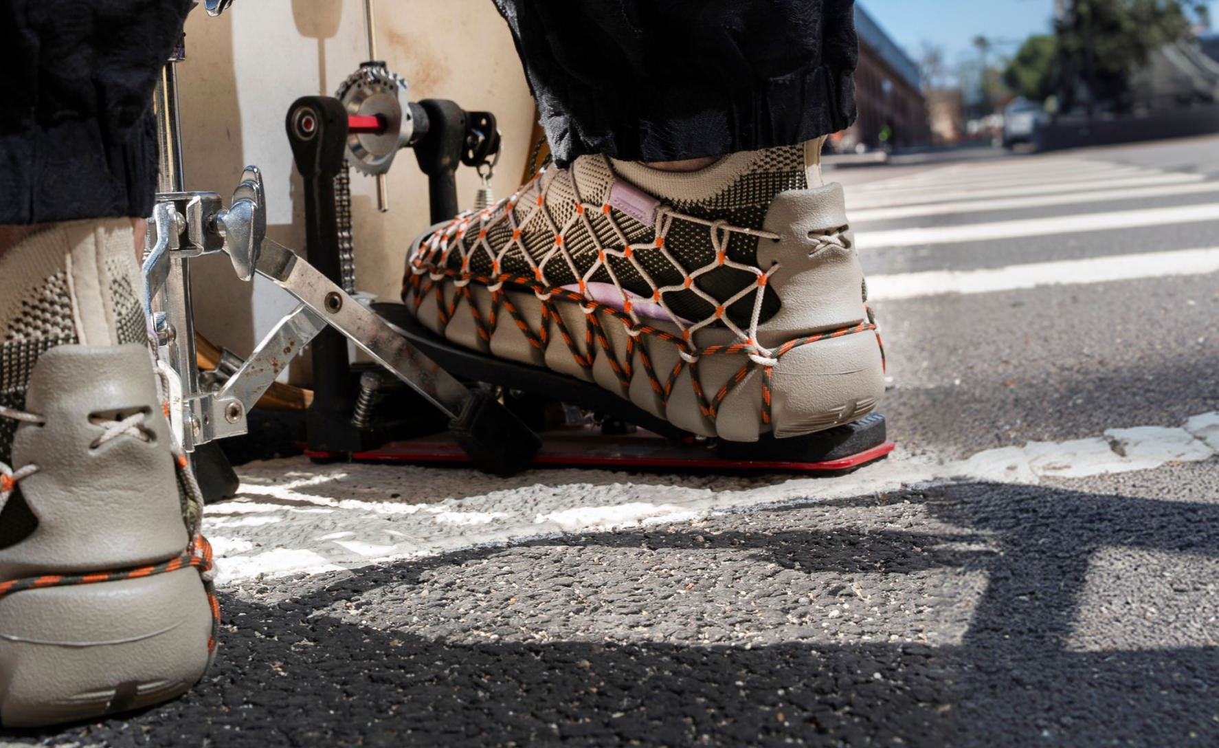 Women's UNEEK 360 Henrik Vibskov Sneaker | Brindle/Scarlet Ibis - Image 7